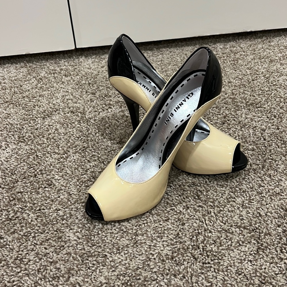 Gianni Bini spectator pumps